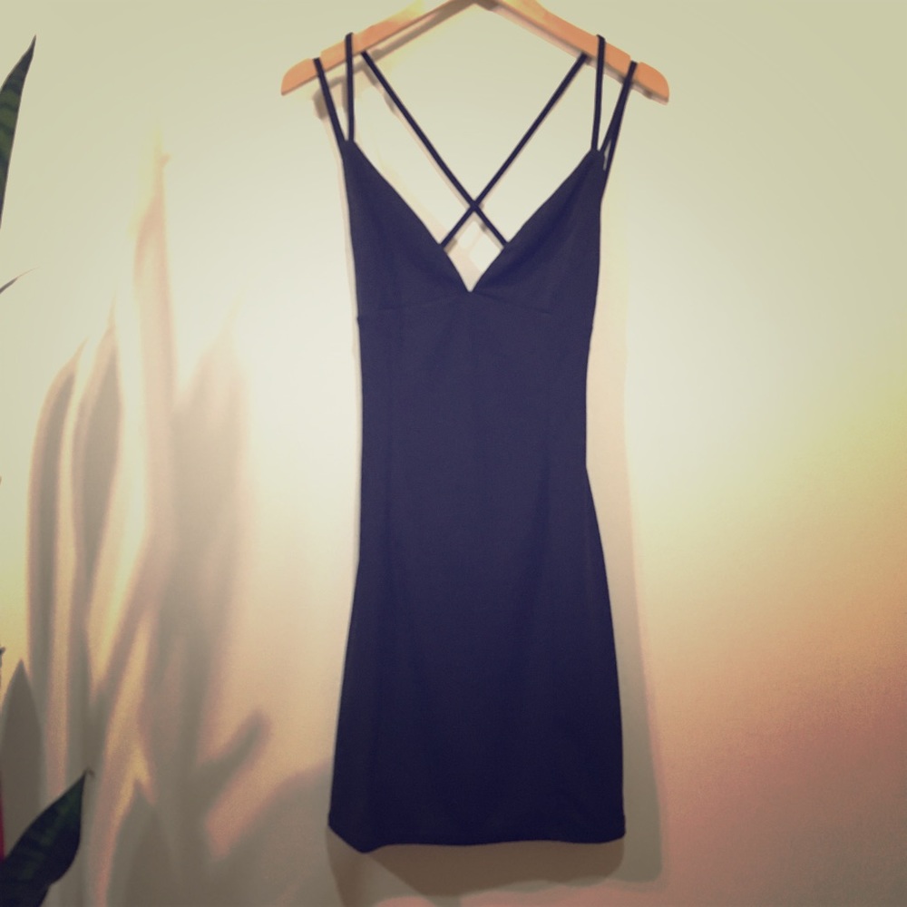 Little black strap back dress 👠💋